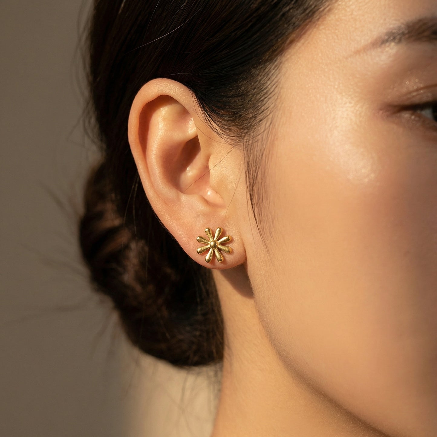 Daisy Stud Earrings Stainless Steel Gold Plated