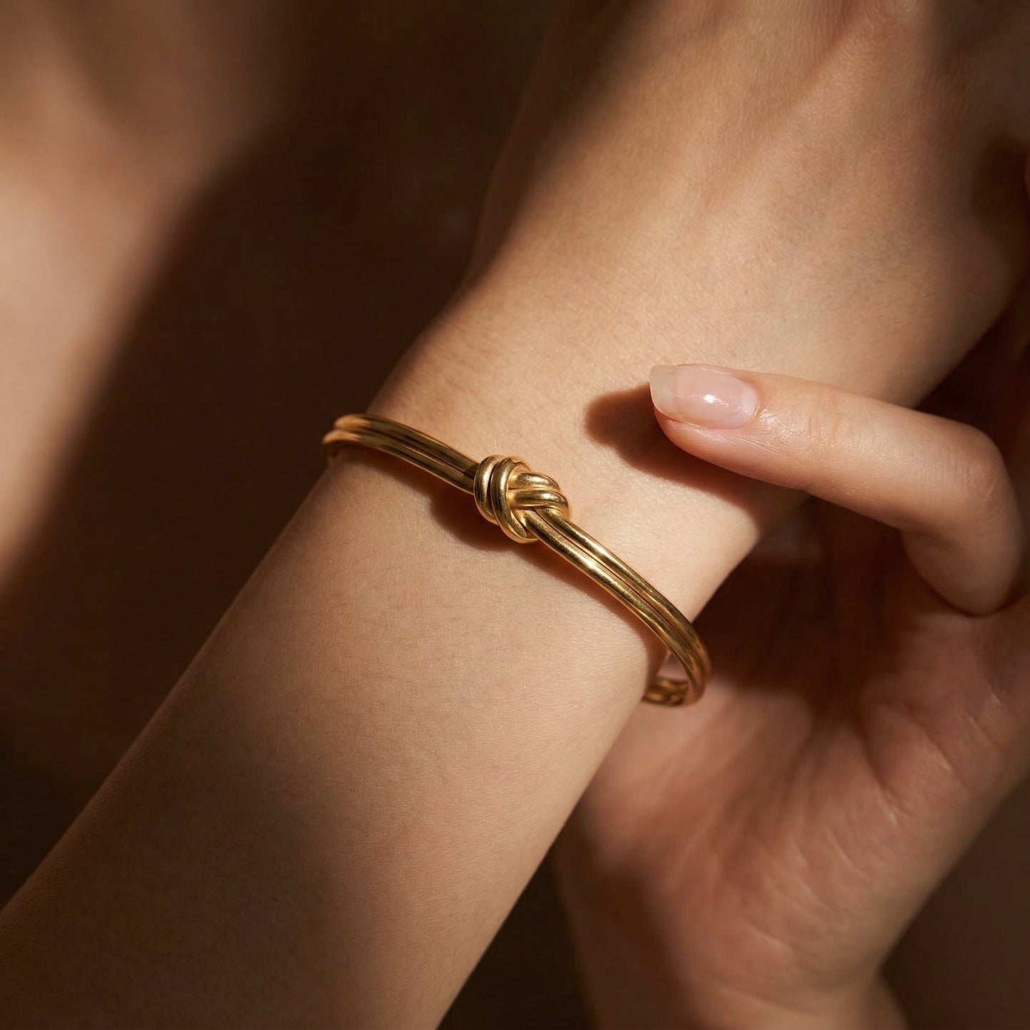 Golden Knot Elegance Bracelet