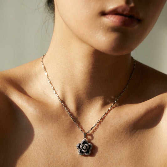 Korean Black Floral Pendant Necklace