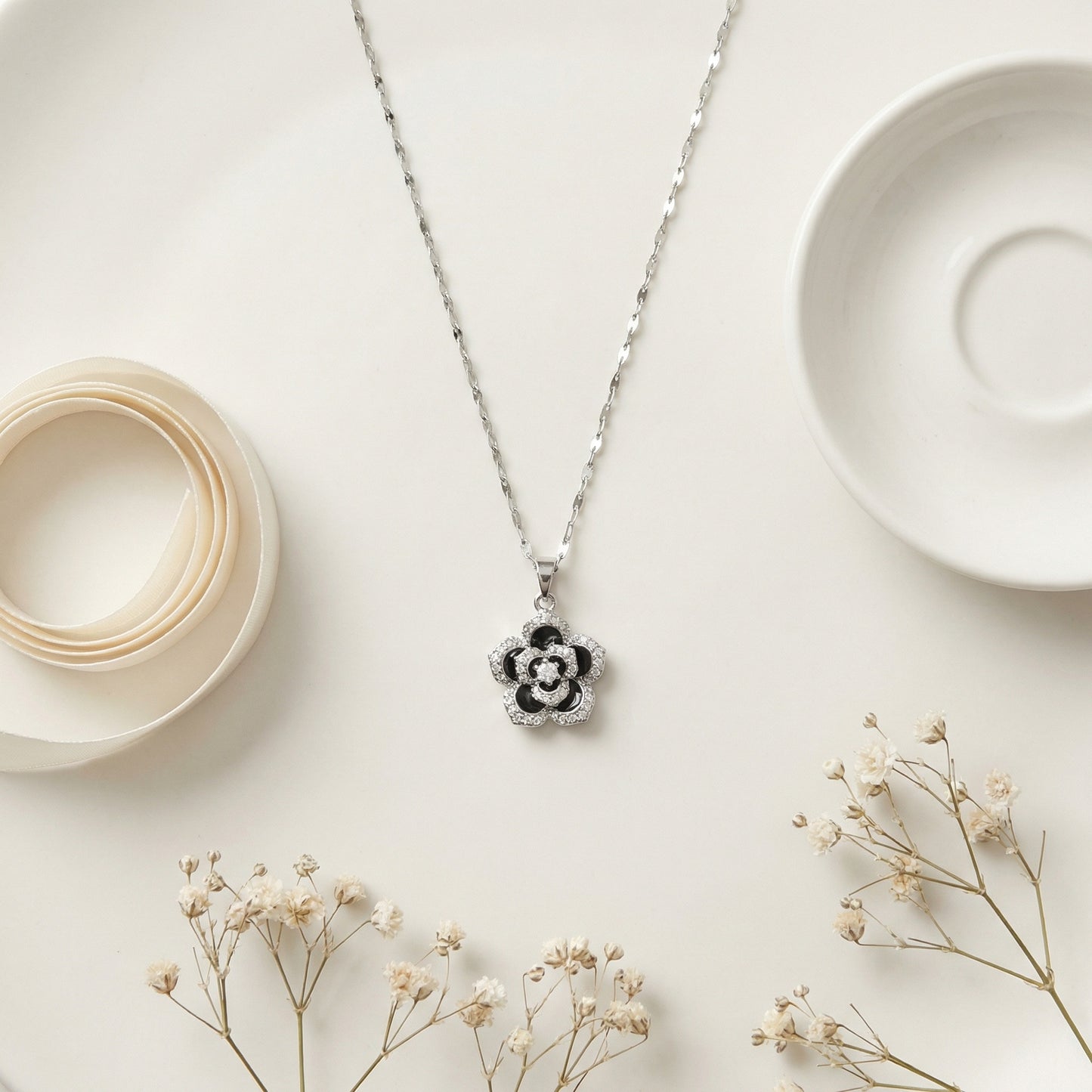 Korean Black Floral Pendant Necklace